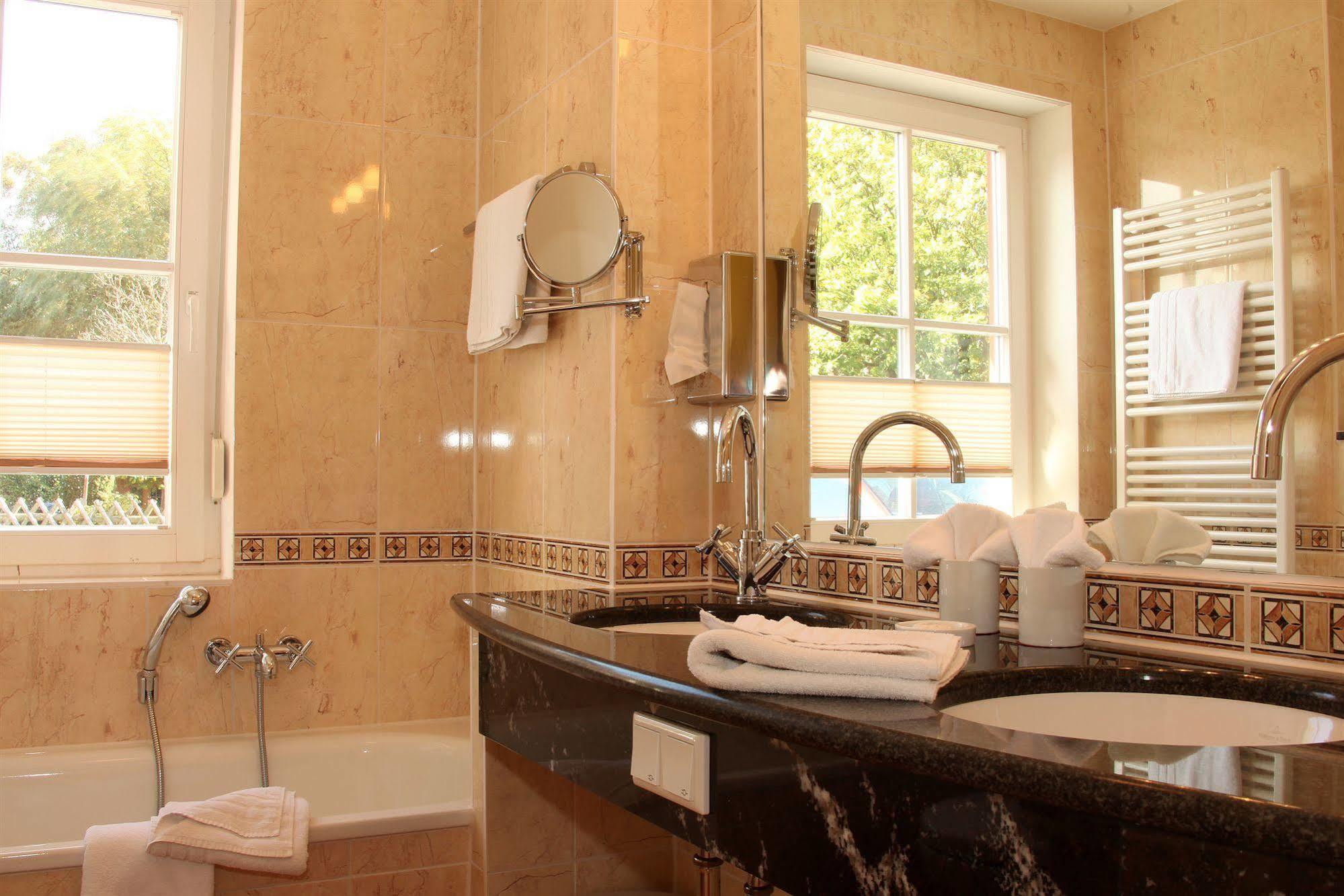 Strandhotel Deichgraf Graal-Mueritz Ngoại thất bức ảnh