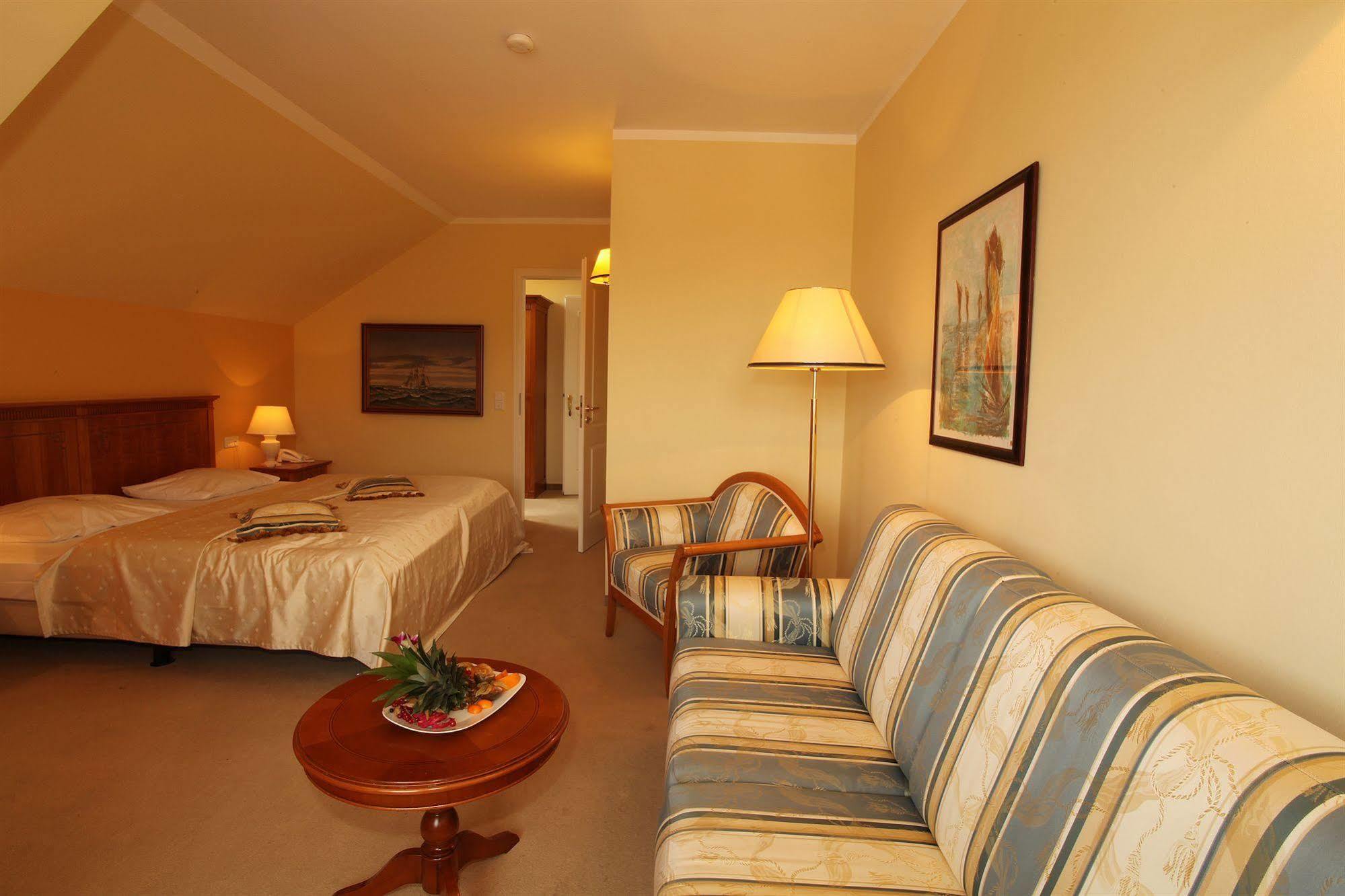 Strandhotel Deichgraf Graal-Mueritz Ngoại thất bức ảnh